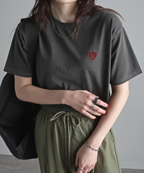 COURO(コウロ)の「アソートピグメントTシャツ(Tシャツ/カットソー・レディース・ブラック/ブラック系5/ブラック系6/ブラック系7/ブラック系8/ブラック系2/ブラック系4/ブラック系/ブラック系1/ブラック系3・M/L)」の4枚目の写真