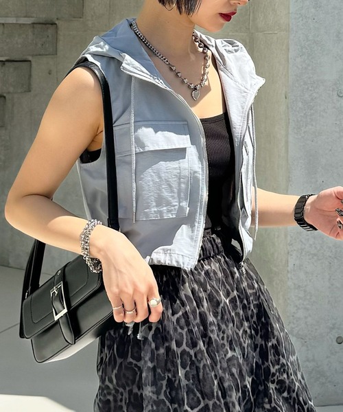 PAGEBOY（ページボーイ）の「フードツキナイロンジャケットノースリ（ナイロンジャケット・レディース・グレー/ブラック・FREE）」の16枚目の写真