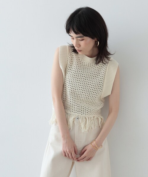 GALLEST(ギャレスト)の「◆アイレットフリンジニット(ニット/セーター・レディース・ブラック/ホワイト系/ベージュ・38)」の2枚目の写真