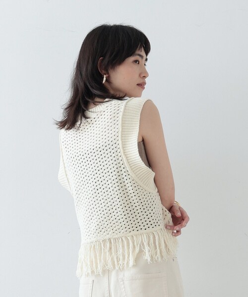 GALLEST(ギャレスト)の「◆アイレットフリンジニット(ニット/セーター・レディース・ブラック/ホワイト系/ベージュ・38)」の9枚目の写真