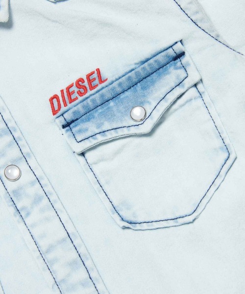 DIESEL KIDS（ディーゼルキッズ）の「DIESEL（ディーゼル）Kids & Junior ワンポイントブランドロゴシャツ（シャツ/ブラウス・キッズ・ブルー・8Y/4Y/6Y/10Y/12Y/14Y/16Y）」の3枚目の写真