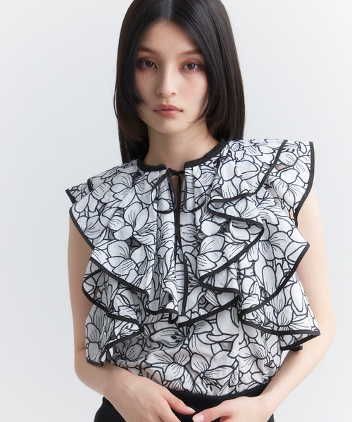 EIMY ISTOIRE（エイミーイストワール）の「flower embroideryラッフルブラウス（シャツ/ブラウス・レディース・ラベンダー/その他8/グレー/ホワイト・F）」の4枚目の写真