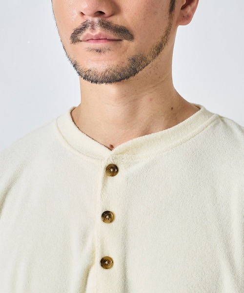 UNIVERSAL OVERALL(ユニバーサルオーバーオール)の「【UNIVERSAL OVERALL / ユニバーサルオーバーオール】パイルヘンリーネックTシャツ(Tシャツ/カットソー・メンズ・ブラック/アイボリー/チャコールグレー/ブラウン・MEDIUM/LARGE/X-LARGE)」の5枚目の写真