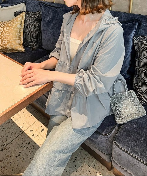 Lajour(ラジュール)の「日本製・撥水ティアードフリルパーカー/撥水加工/UVカット/紫外線対策/収納ポーチ付き(パーカー・レディース・グレー/ミント/ベージュ/ホワイト/ブラック・フリー)」の18枚目の写真