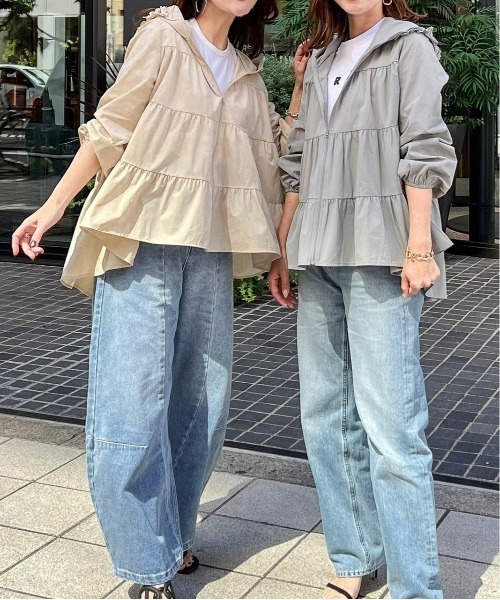 Lajour(ラジュール)の「日本製・撥水ティアードフリルパーカー/撥水加工/UVカット/紫外線対策/収納ポーチ付き(パーカー・レディース・グレー/ミント/ベージュ/ホワイト/ブラック・フリー)」の6枚目の写真