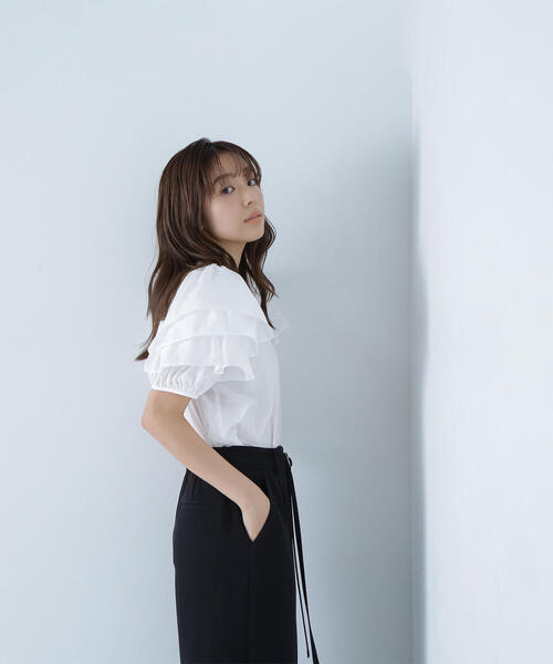 NATURAL BEAUTY BASIC（ナチュラルビューティーベーシック）の「◇ボリュームレイヤースリーブブラウス（シャツ/ブラウス・レディース・ブラック/ホワイト/ダークブラウン・SMALL/MEDIUM）」の5枚目の写真