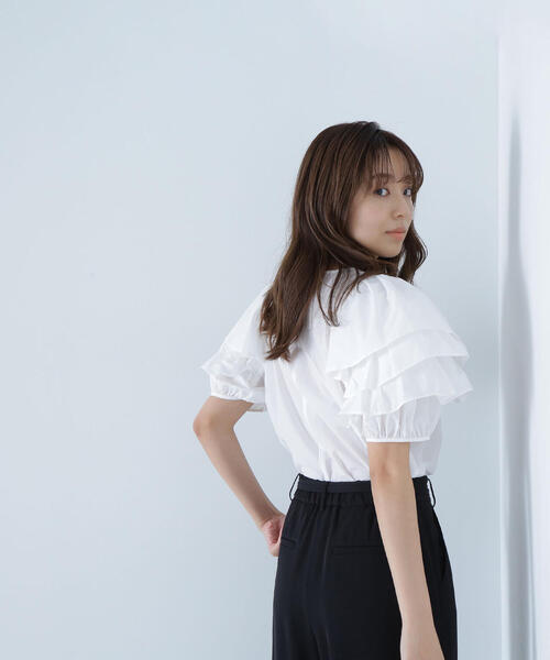 NATURAL BEAUTY BASIC（ナチュラルビューティーベーシック）の「◇ボリュームレイヤースリーブブラウス（シャツ/ブラウス・レディース・ブラック/ホワイト/ダークブラウン・SMALL/MEDIUM）」の9枚目の写真