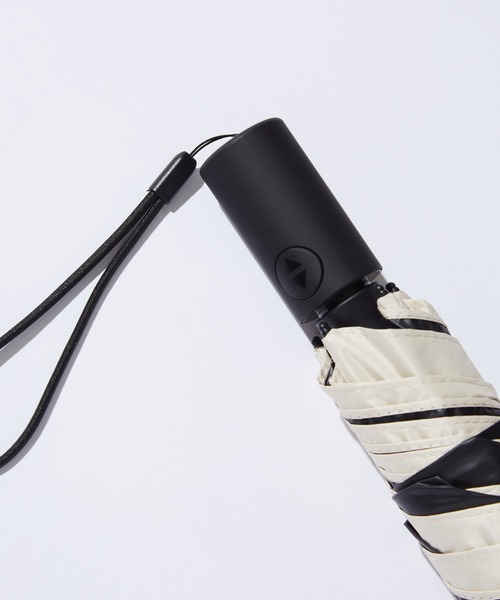 ADAM ET ROPE'（アダムエロペ）の「《新色追加》【U-DAY for ADAM ET ROPE'】Folding umbrella with Sacoche / 折りたたみ傘 / 晴雨兼用 / 男女兼用 / サステナブル（折りたたみ傘・メンズ・ホワイト系その他2/ブラック・FREE）」の10枚目の写真
