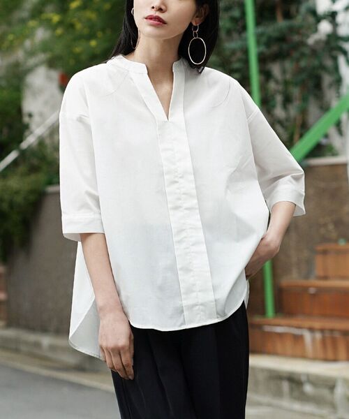 zootie(ズーティー)の「汗しみない ハーフスリーブ スキッパーシャツ(シャツ/ブラウス・レディース・ホワイト/ライトブルー/ストライプ/チャコール/ピンク・フリー)」の2枚目の写真