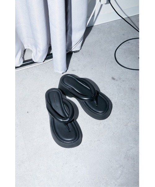 DRWCYS（ドロシーズ）の「トングボリュームサンダル（サンダル・レディース・ブラック/ホワイト・MEDIUM/LARGE）」の7枚目の写真