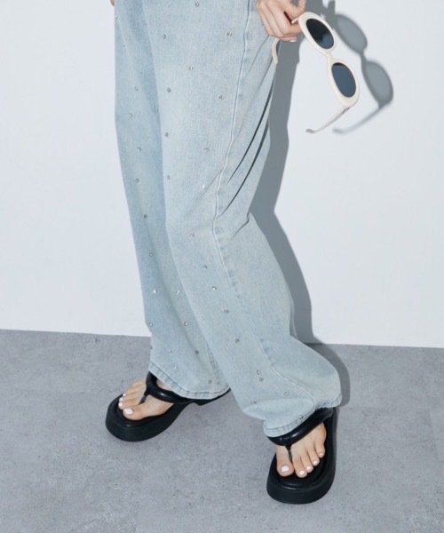 DRWCYS（ドロシーズ）の「トングボリュームサンダル（サンダル・レディース・ブラック/ホワイト・MEDIUM/LARGE）」の17枚目の写真