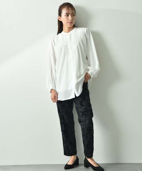 INTERPLANET（インタープラネット）の「デシンＶ切替タック長袖ブラウス（シャツ/ブラウス・レディース・オフホワイト/ブラック・FREE）」の18枚目の写真