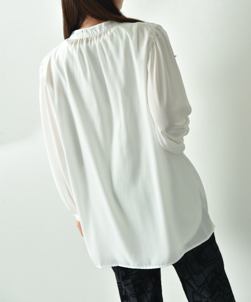 INTERPLANET（インタープラネット）の「デシンＶ切替タック長袖ブラウス（シャツ/ブラウス・レディース・オフホワイト/ブラック・FREE）」の14枚目の写真