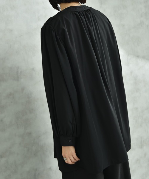 INTERPLANET（インタープラネット）の「デシンＶ切替タック長袖ブラウス（シャツ/ブラウス・レディース・オフホワイト/ブラック・FREE）」の21枚目の写真