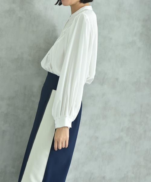 INTERPLANET（インタープラネット）の「デシンＶ切替タック長袖ブラウス（シャツ/ブラウス・レディース・オフホワイト/ブラック・FREE）」の6枚目の写真