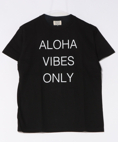 URBAN ISLAND SOCIETY(アーバンアイランドソサエティ)の「【URBAN ISLAND SOCIETY/アーバンアイランドソサエティ】ALOHA VIBES ONLY TEE/半袖Tシャツ(Tシャツ/カットソー・メンズ・ブラック/イエロー系その他/ホワイト・X-LARGE/LARGE/MEDIUM/SMALL)」の3枚目の写真