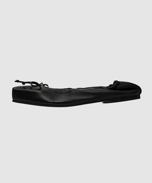 JACQUEMUS(ジャックムス)の「LES BALLERINES BALLET(バレエシューズ・レディース・ブラック・36/37/38/39)」の2枚目の写真