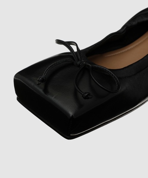 JACQUEMUS(ジャックムス)の「LES BALLERINES BALLET(バレエシューズ・レディース・ブラック・36/37/38/39)」の6枚目の写真