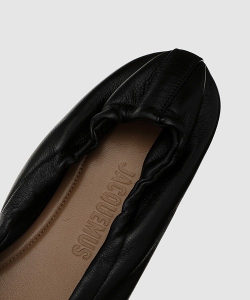 JACQUEMUS(ジャックムス)の「LES BALLERINES BALLET(バレエシューズ・レディース・ブラック・36/37/38/39)」の7枚目の写真