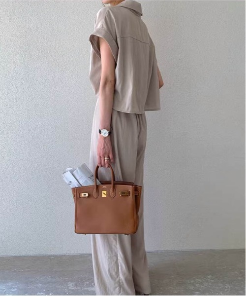 AMELY(エミリー)の「【セットアップ】シャツ&タックパンツのセットアップ/着回し自在/ストレスフリー(セットアップ・レディース・ブラック/ネイビー/ベージュ・L/M)」の9枚目の写真