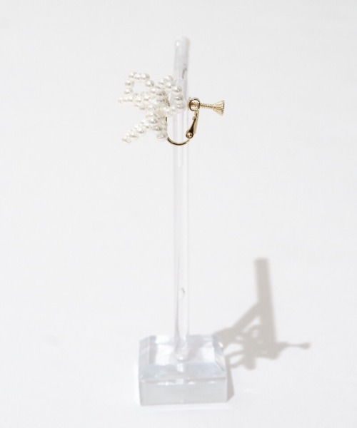 flower（フラワー）の「クラウディリボンイヤリング（イヤリング・レディース・ホワイト・FREE）」の4枚目の写真