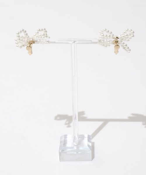 flower（フラワー）の「クラウディリボンイヤリング（イヤリング・レディース・ホワイト・FREE）」の3枚目の写真