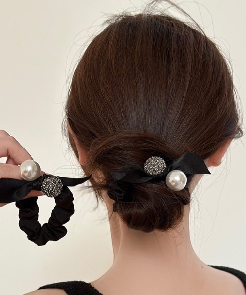 Mayree（メイリー）の「【resonance】パール モチーフ リボンシュシュ（シュシュ・レディース・ブラック・FREE）」の2枚目の写真