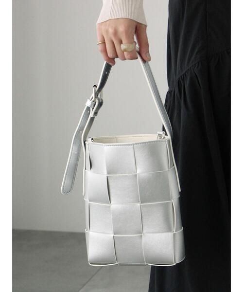 Lugnoncure（ルノンキュール）の「イントレチャート2WAYバッグ（ハンドバッグ・レディース・ブラック/シルバー/オフホワイト・F）」の3枚目の写真