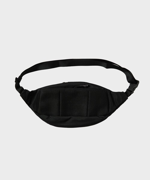 WHITE MOUNTAINEERING(ホワイトマウンテニアリング)の「【White Mountaineering / ホワイトマウンテニアリング】WM×BRIEFING BODY BAG(ボディバッグ/ウエストポーチ・メンズ・ブラック系・FREE)」の8枚目の写真