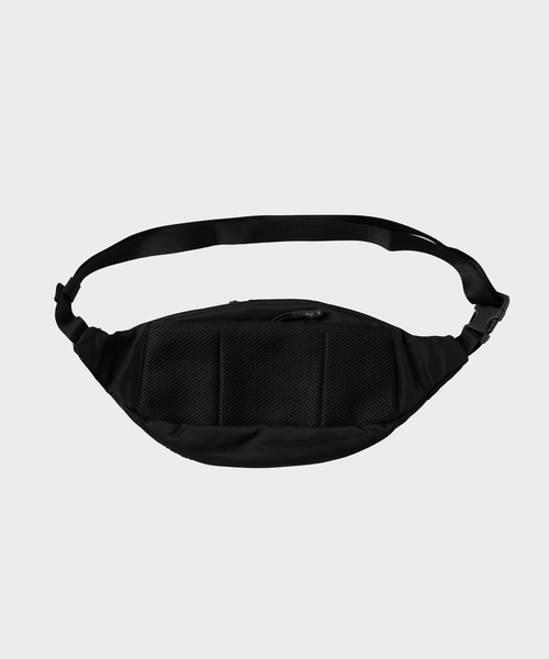 WHITE MOUNTAINEERING(ホワイトマウンテニアリング)の「【White Mountaineering / ホワイトマウンテニアリング】WM×BRIEFING BODY BAG(ボディバッグ/ウエストポーチ・メンズ・ブラック系・FREE)」の2枚目の写真