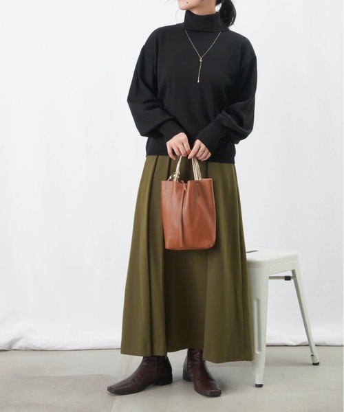 LUCA/LADY LUCK LUCA(ルカ/レディラックルカ)の「LC/LLL パールタートルネックニット(ニット/セーター・レディース・ブラック/グレー/ブルー/オレンジ・FREE)」の10枚目の写真