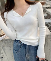オープンネックが首元を美しく彩る オープンネックスリムリブニットトップス