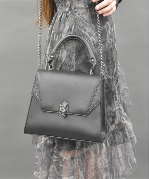 axes femme POETIQUE(アクシーズファムポエティック)の「蛇モチーフ金具バッグ(ショルダーバッグ・レディース・ホワイト/ブラック・FREE)」の3枚目の写真