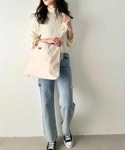 Lee(リー)の「Lee/リー ロゴ刺繍 シャーリングショルダーバッグ/ニュースペーパーバッグ/ビッグショルダー バレエコア ギャザーハンドル リボン(ショルダーバッグ・レディース・ブラック/シルバー/ベージュ/ブルー・FREE)」の11枚目の写真