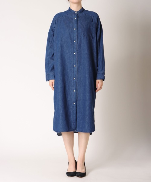 blanc basque（ブランバスク）の「パールボタン ダンガリーデニムワンピース（ワンピース・レディース・インディゴブルー・38）」の6枚目の写真