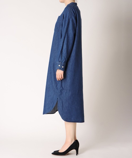 blanc basque（ブランバスク）の「パールボタン ダンガリーデニムワンピース（ワンピース・レディース・インディゴブルー・38）」の7枚目の写真