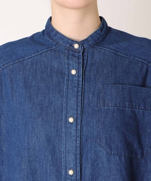 blanc basque（ブランバスク）の「パールボタン ダンガリーデニムワンピース（ワンピース・レディース・インディゴブルー・38）」の9枚目の写真