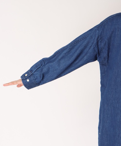 blanc basque（ブランバスク）の「パールボタン ダンガリーデニムワンピース（ワンピース・レディース・インディゴブルー・38）」の10枚目の写真