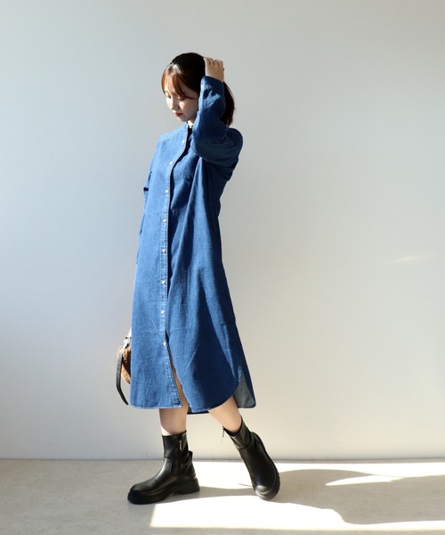 blanc basque（ブランバスク）の「パールボタン ダンガリーデニムワンピース（ワンピース・レディース・インディゴブルー・38）」の2枚目の写真