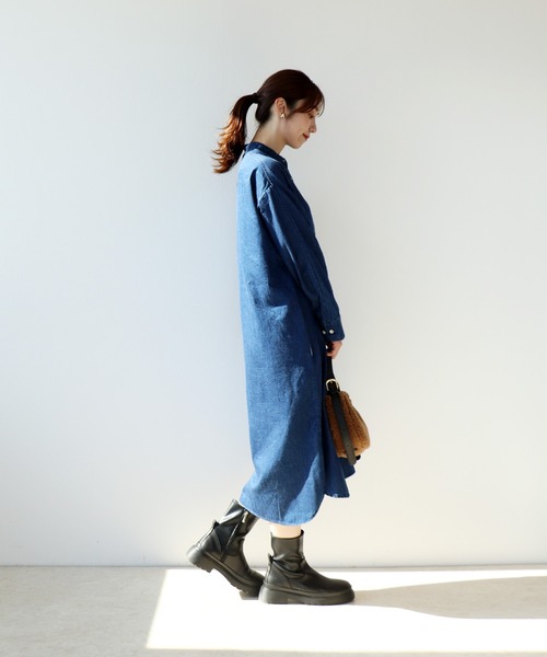 blanc basque（ブランバスク）の「パールボタン ダンガリーデニムワンピース（ワンピース・レディース・インディゴブルー・38）」の3枚目の写真