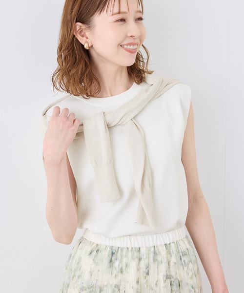 ROPE' PICNIC（ロペピクニック）の「【UVカット・接触冷感・イージーケア】八方映えニット ゼロスリーブニットプルオーバー（ニット/セーター・レディース・オフホワイト/サックスブルー/カーキ/ホワイト系その他5/ブラック系その他2/ブラック/ピンク系その他2/グリーン系その他/ベージュ/ブラウン・38）」の2枚目の写真