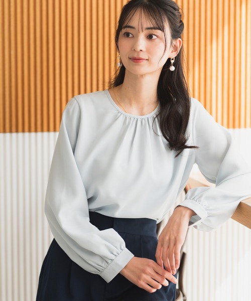 CELEN（セレン）の「【洗える/防シワ加工/UV加工/花粉防止】ゆったりギャザーブラウス 長袖（シャツ/ブラウス・レディース・モカ/ホワイト/ブルー/ネイビー/ピンクベージュ/ブラック・L/M/S）」の8枚目の写真