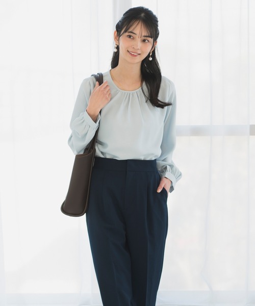 CELEN（セレン）の「【洗える/防シワ加工/UV加工/花粉防止】ゆったりギャザーブラウス 長袖（シャツ/ブラウス・レディース・モカ/ホワイト/ブルー/ネイビー/ピンクベージュ/ブラック・L/M/S）」の9枚目の写真