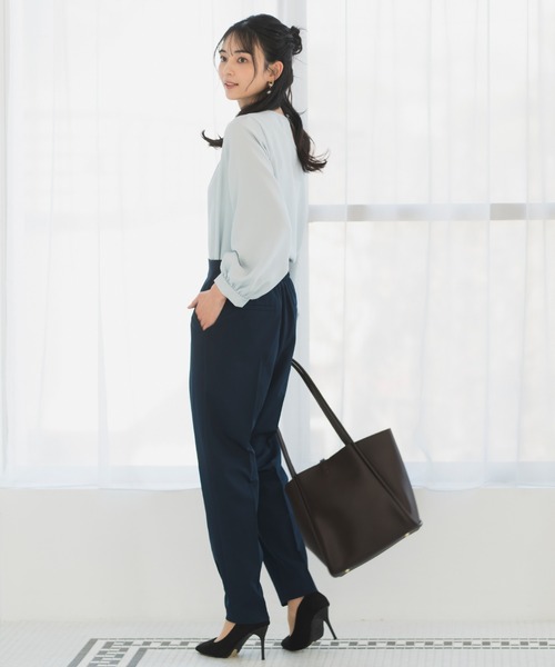 CELEN（セレン）の「【洗える/防シワ加工/UV加工/花粉防止】ゆったりギャザーブラウス 長袖（シャツ/ブラウス・レディース・モカ/ホワイト/ブルー/ネイビー/ピンクベージュ/ブラック・L/M/S）」の13枚目の写真