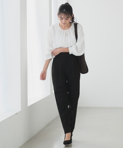 CELEN（セレン）の「【洗える/防シワ加工/UV加工/花粉防止】ゆったりギャザーブラウス 長袖（シャツ/ブラウス・レディース・モカ/ホワイト/ブルー/ネイビー/ピンクベージュ/ブラック・L/M/S）」の20枚目の写真