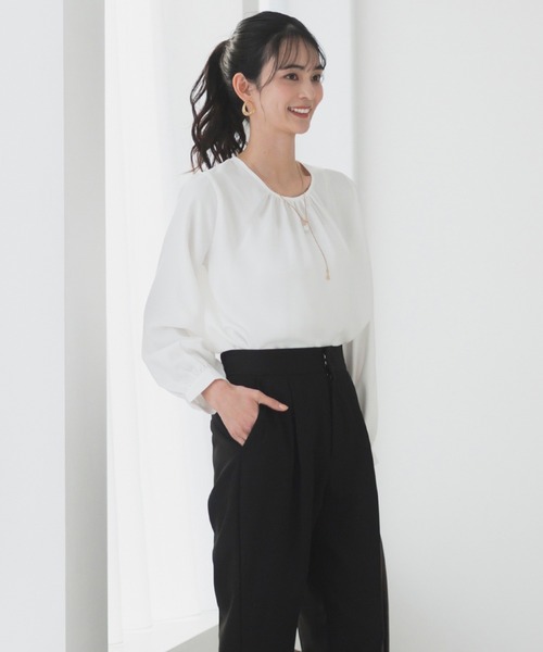 CELEN（セレン）の「【洗える/防シワ加工/UV加工/花粉防止】ゆったりギャザーブラウス 長袖（シャツ/ブラウス・レディース・モカ/ホワイト/ブルー/ネイビー/ピンクベージュ/ブラック・L/M/S）」の16枚目の写真