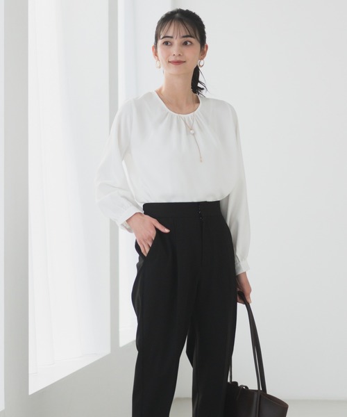 CELEN（セレン）の「【洗える/防シワ加工/UV加工/花粉防止】ゆったりギャザーブラウス 長袖（シャツ/ブラウス・レディース・モカ/ホワイト/ブルー/ネイビー/ピンクベージュ/ブラック・L/M/S）」の15枚目の写真