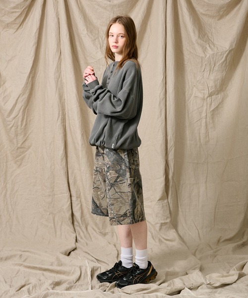 WETTEMPT（ウィテンプト）の「HENRY NECK PIGMENT WAFFLE LONG TEE / ヘンリーネックピグメントワッフルロンT（Tシャツ/カットソー・メンズ・グレー/カーキ/チャコール/ベージュ/ネイビー/ブラック・MEDIUM/SMALL/LARGE）」の20枚目の写真