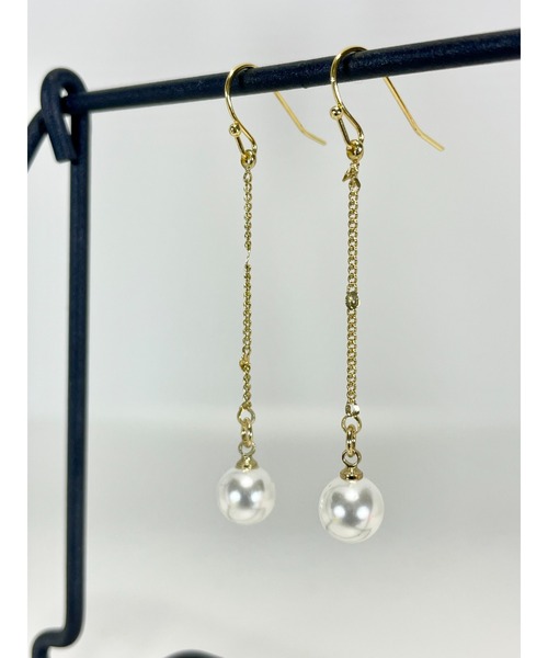 tone(トーン)の「【Ann】A074 パールカラーピアス ロング(MA)(ピアス(両耳用)・レディース・ホワイト/ブラック・FREE)」の1枚目の写真