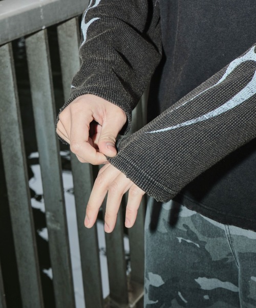 SHORT ROUND（ショートラウンド）の「SHORT ROUND/ダメージアップリケレイヤードロンT（Tシャツ/カットソー・メンズ・ブラック・MEDIUM/LARGE）」の7枚目の写真